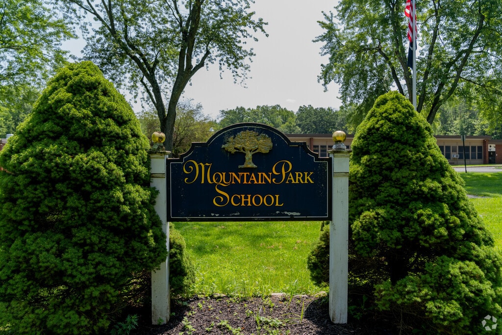 Mountain Park Elementary School entrance sign
