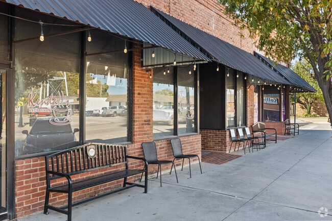 Kendall's in Noble has amazing food.