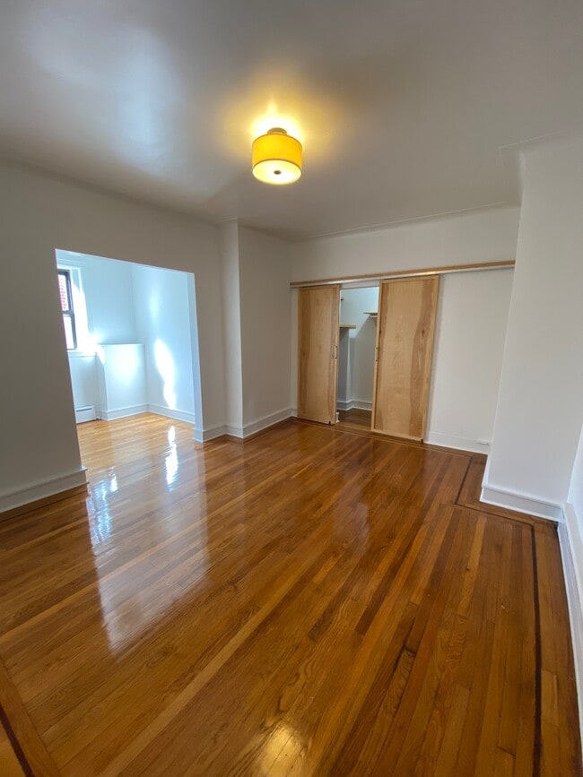 3006 Johnson Ave unit Ground floor, Bronx, NY 10463 - photo 3