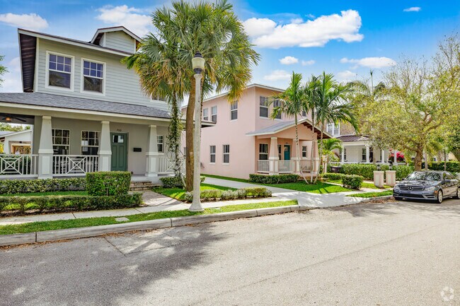 Homes at the highest point of historic Grandview Heights share lush beautiful gardens.
