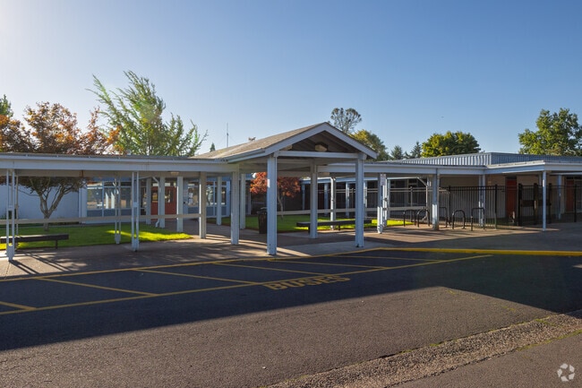 Shasta Middle School serves grade levels 6-8 on Barger Dr in Eugene.