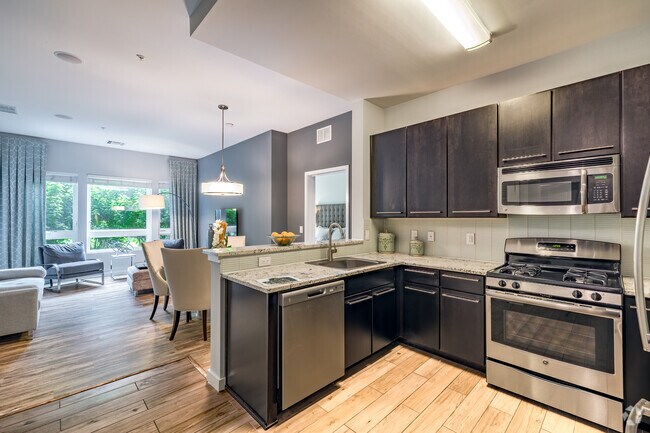 2 BD, 2BA - 980SF - Kitchen & dining room