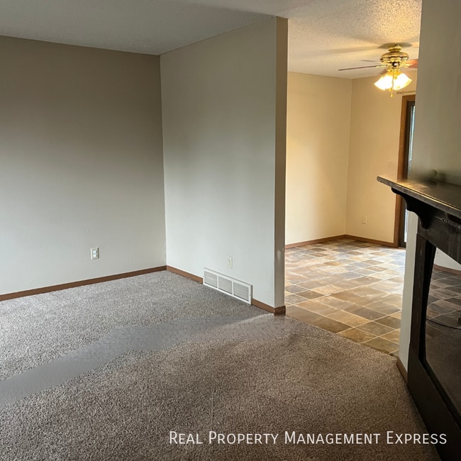 930 S Cleveland Ave, Sioux Falls, SD 57103 - photo 3