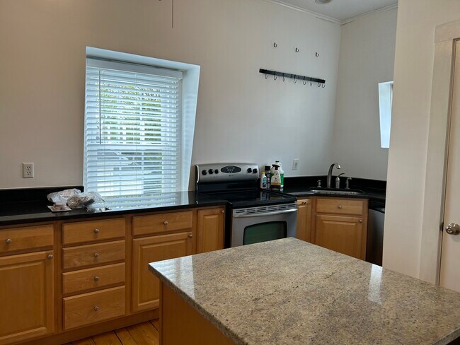 331 Spring St unit 3, Newport, RI 02840 - photo 3