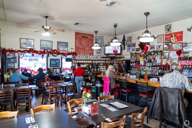 Scotts Valley’s Auntie Mame’s is a cozy breakfast spot known for its welcoming charm.