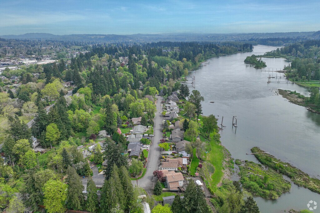 About Jennings Lodge Schools, Demographics, Things to Do