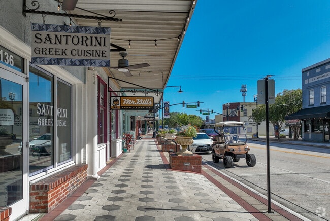 In the center of DeLand are eatery and boutique-lined streets.