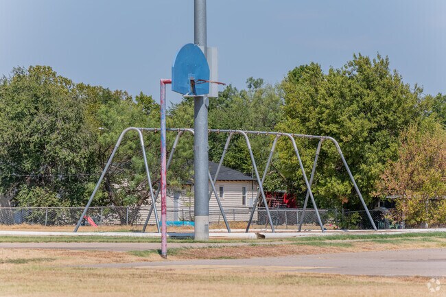 Brockland Elementary school offers basketball field for children.