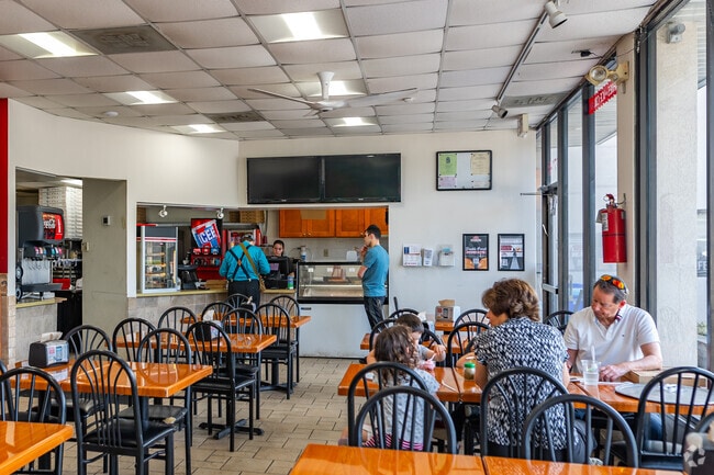 Ben Yehuda Pizza in Kemp Mill is the best place for some after school pizza and ice cream