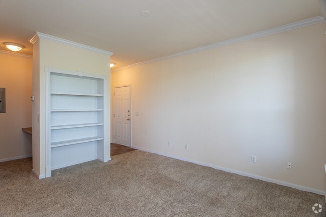 1BR, 1BA - 714 SF