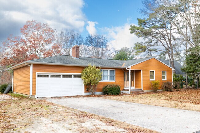 On the east side of Wildwood Lake in Northampton, ranch style homes are common.
