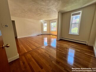 322 Tappan St, Brookline, MA 02445