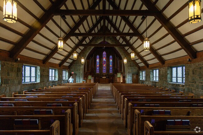 Quaker Memorial Presbyterian is a worship- and mission-driven church in Lynchburg, Virginia.