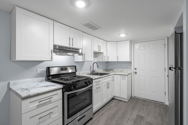 5620 N Marmora Ave unit G, Chicago, IL 60646 - photo 3