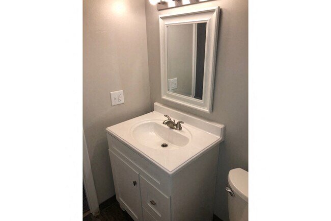 Flats on 75th, Omaha, NE 68124 - photo 4