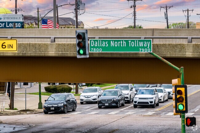 Highland Park has easy access to anywhere in the metroplex by taking the Dallas North Tollway.