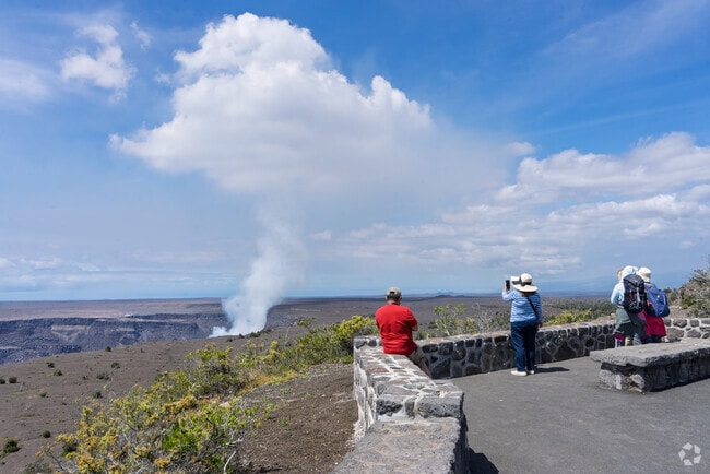 Mountain View offers residents and locals stunning views of the nearby Kilauea and Mauna Loa craters.