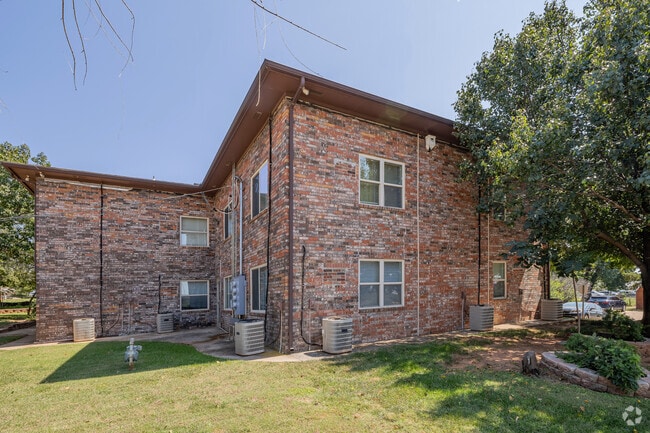 Ten15 at Hurd, Edmond, OK 73034 - photo 3