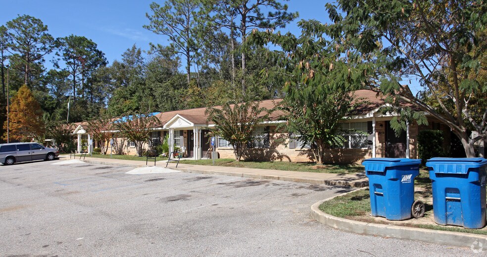 Pine Trace Apartments, Mobile, AL 36609 - photo 1