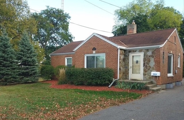 2810 E Saginaw St, Lansing, MI 48912 - photo 1