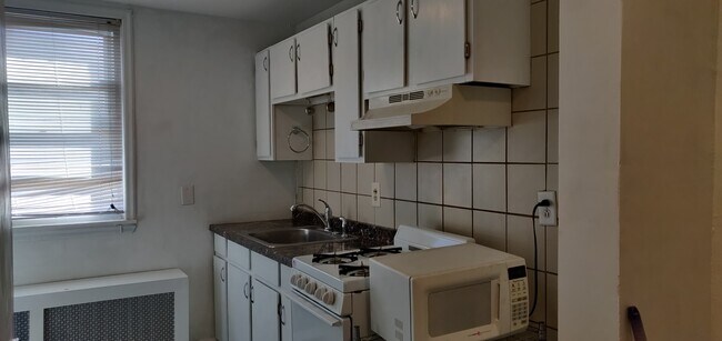 1713 S 8th St unit 2, Philadelphia, PA 19148 - photo 5