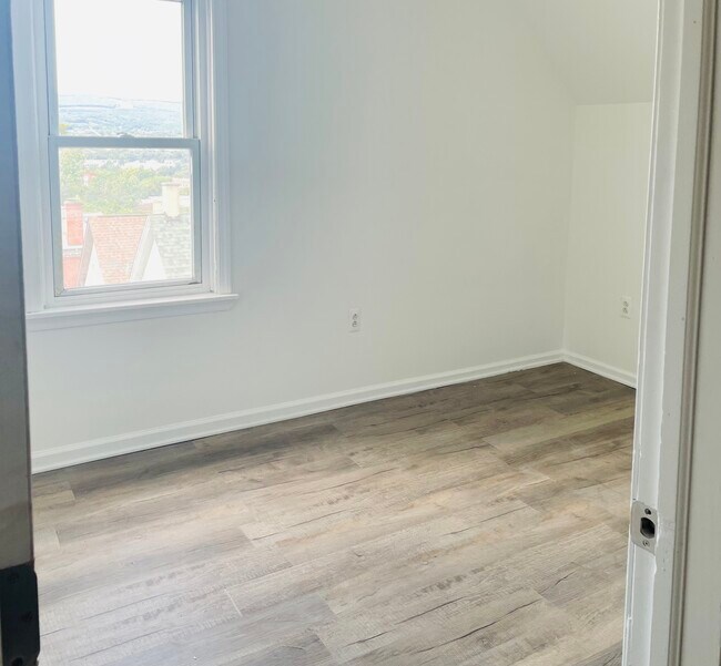 541 Madison Ave unit 541 Madison, Scranton, PA 18510 - photo 5