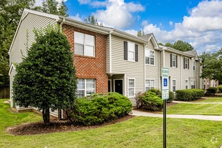 202 Lakeview Park Rd, Colonial Heights, VA 23834