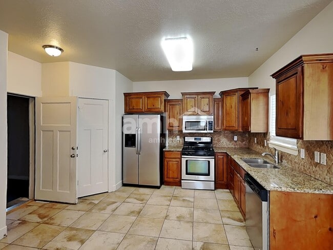 4792 E Addison Ave, Eagle Mountain, UT 84005 - photo 3