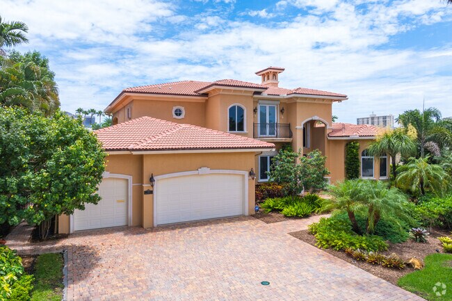 Admire Spanish Revival style homes in Nurmi Isles showcasing beautiful architectural heritage.
