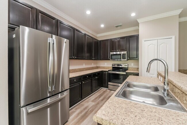 9325 Aplomado Cir, Jacksonville, FL 32210 - photo 7