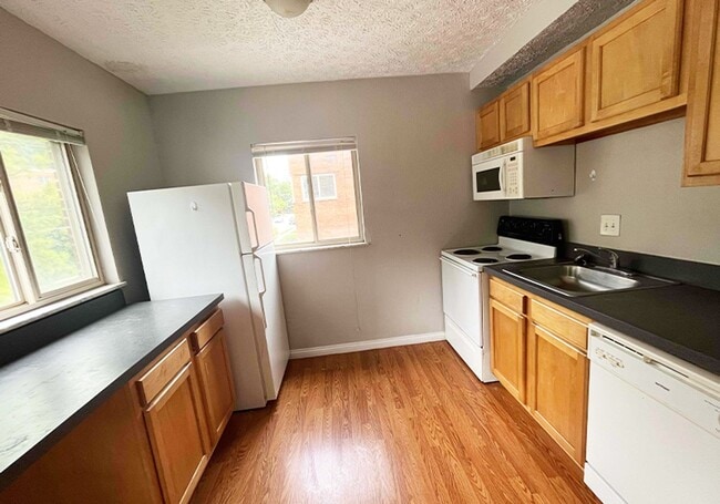 555 Lowell Ave unit 555-05, Cincinnati, OH 45220 - photo 2