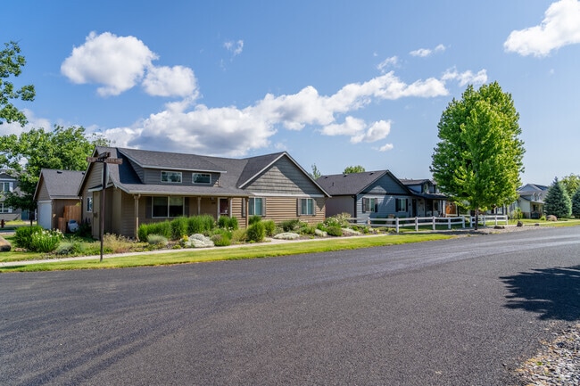 Rows of Craftsman homes are commonly found throughout Sisters.