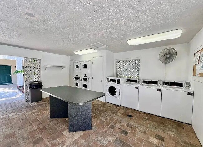 4315 Aegean Dr unit 254C, Tampa, FL 33611 - photo 7