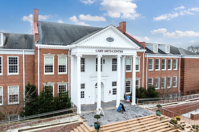 The Cary Arts Center hosts live performances and arts and crafts classes.