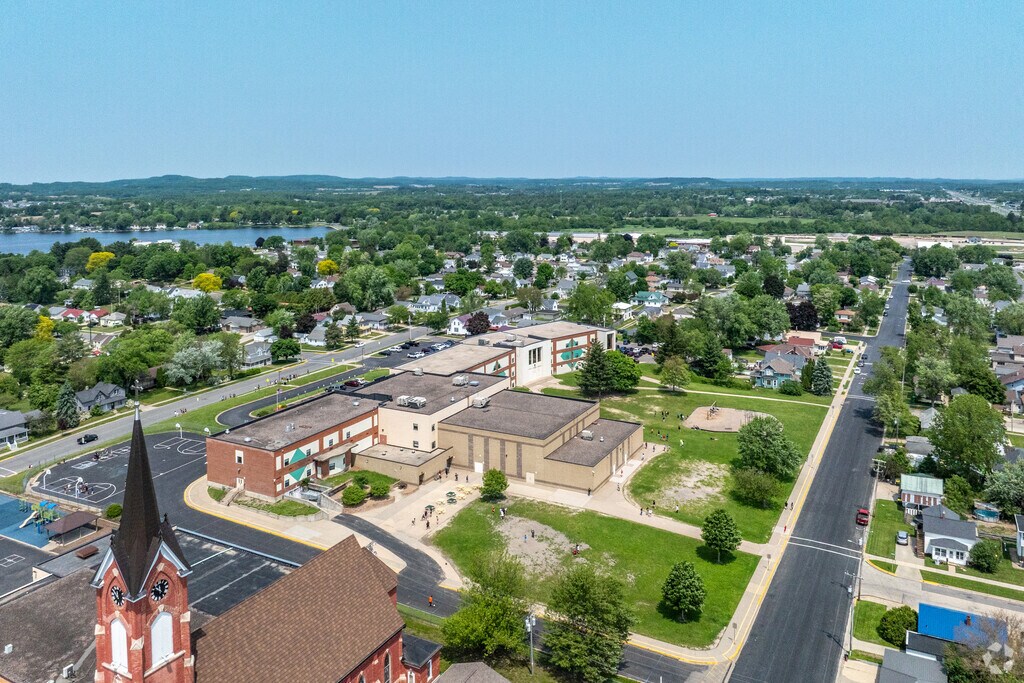 Tomah Middle School has approximately 676 students enrolled.