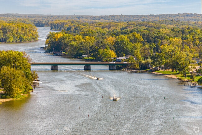 Colby Point residents can go north along the Fox River to reach the impressive Chain O’ Lakes.