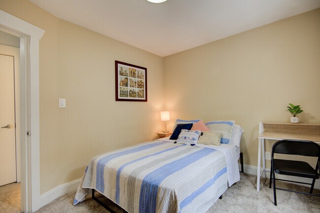 636 Chipley Ave unit 5, Charlotte, NC 28205 - photo 3