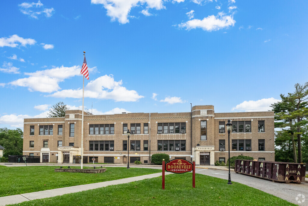 Roosevelt Elementary School is a medium -sized school located in Ossining, New York.