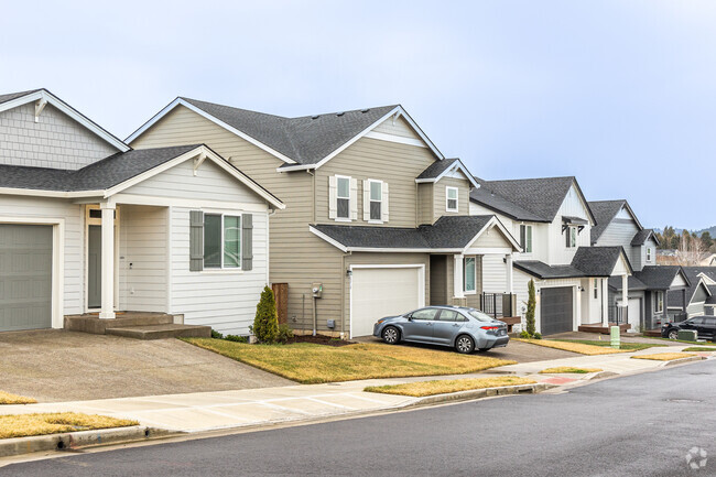 Homes in Sandy River come in a broad price range.