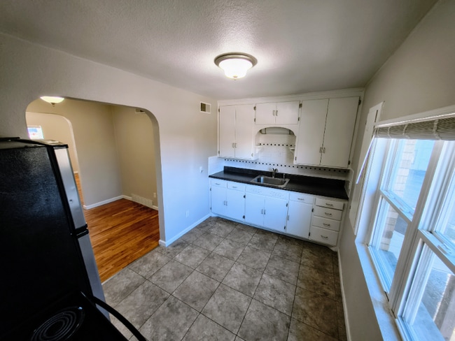 1114 Madison St unit 2, Jefferson City, MO 65101 - photo 4