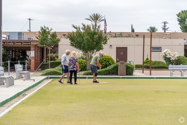 Experience exciting lawn bowling games at Sun City Lawn Bowls Club.