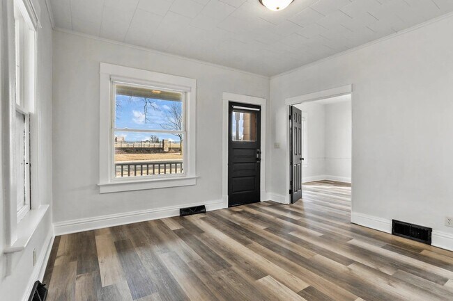 426 College Ave unit Lower, Watertown, WI 53094 - photo 4