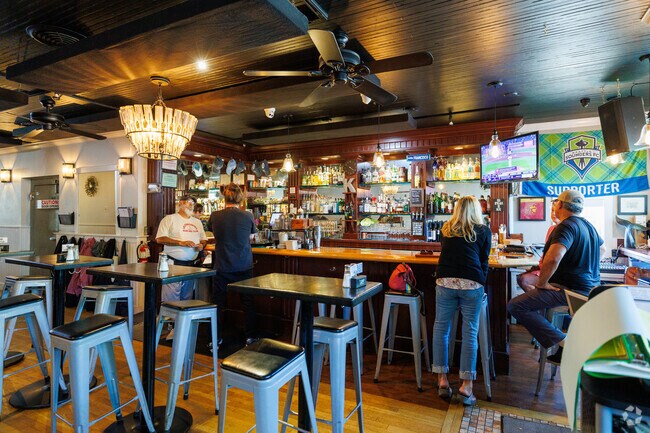 Visitors and locals alike visit the Kingston Ale House for a cold drink and quality food.