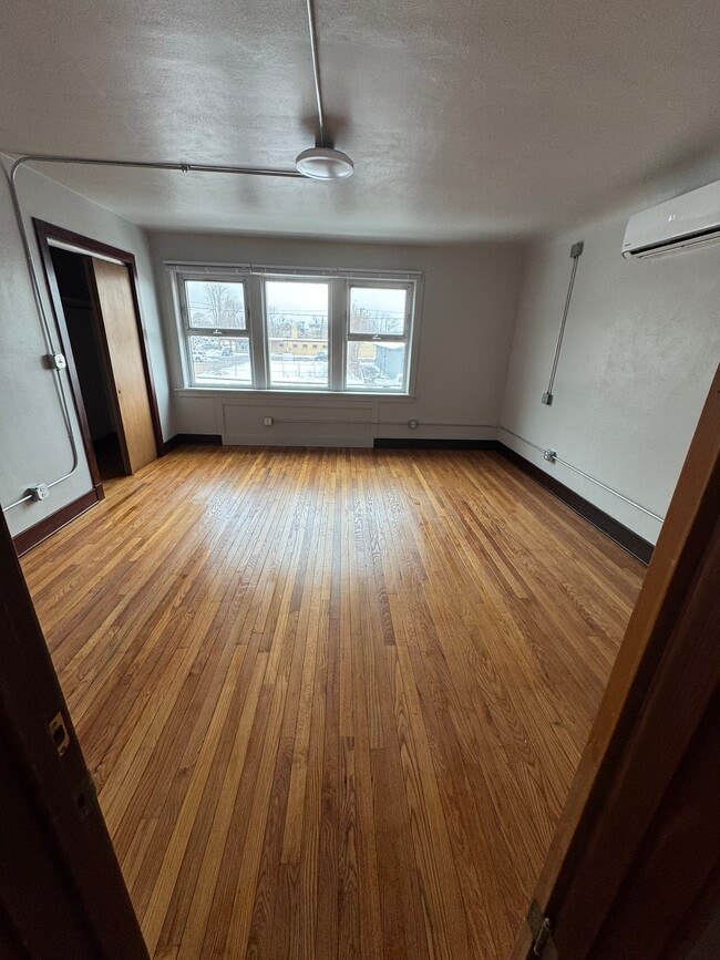 814 Clinton St unit B, Ottawa, IL 61350 - photo 2