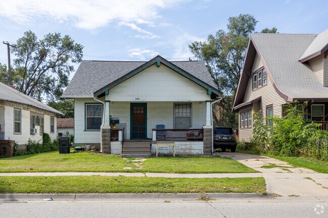 You can find many bungalows in Capitol View.
