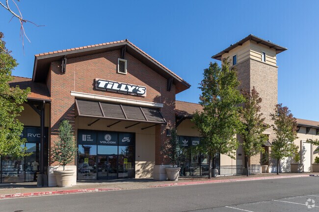 Nyberg Woods is packed full of popular stores and restaurants in the Tualatin East neighborhood.