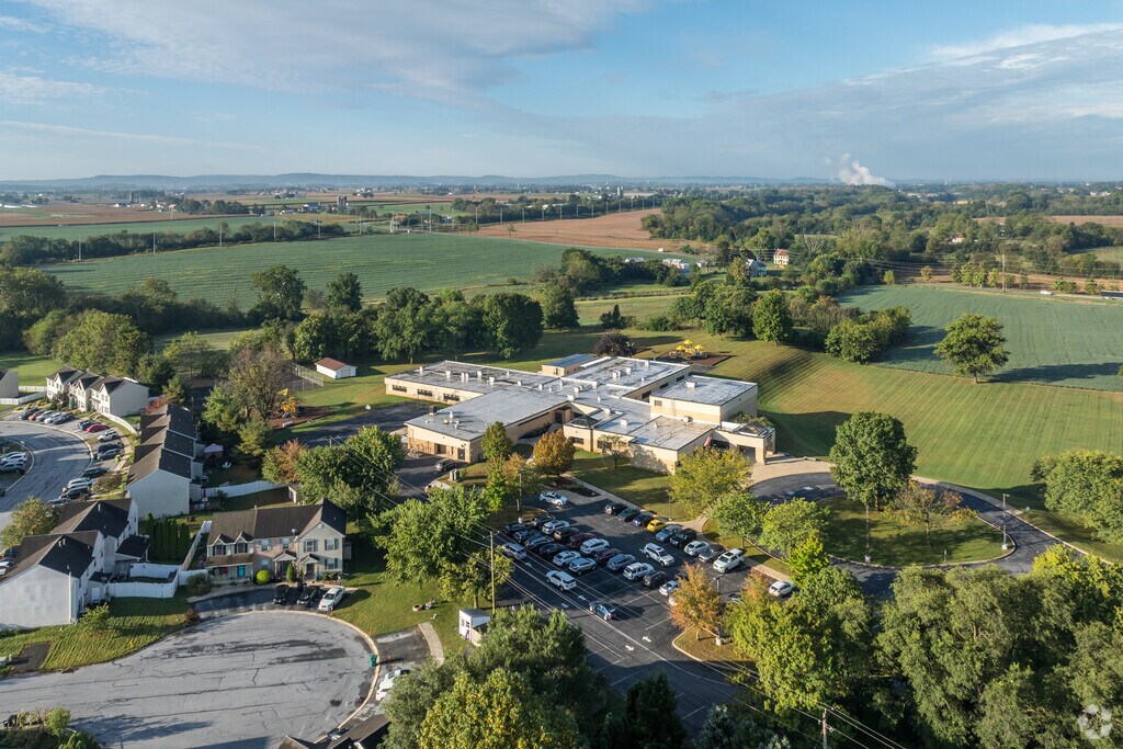 Jackson Elementary School has 214 students in grades K-2 with a student-teacher ratio of 13 to 1.