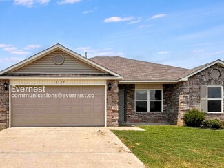 1137 Santa fe Trail, Bauxite, AR 72011