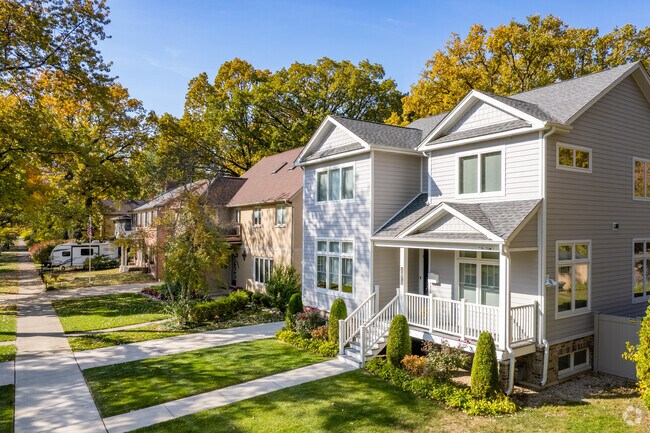 Edgebrook homes sit on tidy lawns off of tree-lined streets.