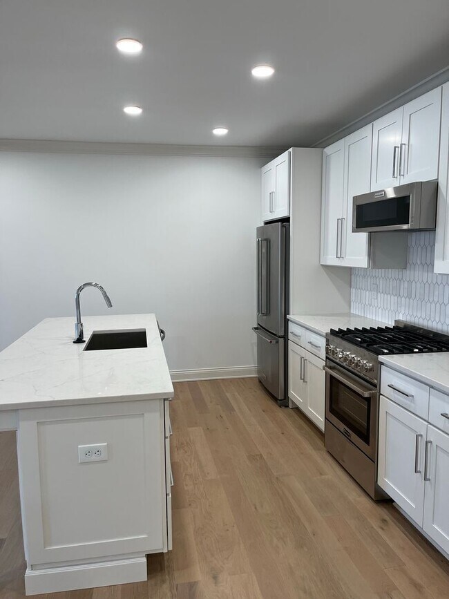 692 N High St, Columbus, OH 43215 - photo 3